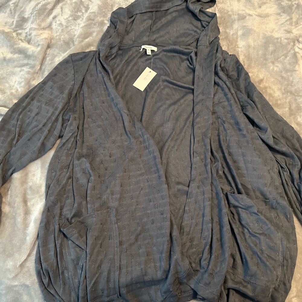 Hooded light sweater